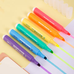 Soft color highlighter students use the highlight marker pen to make notes, children's drawing axe pen
